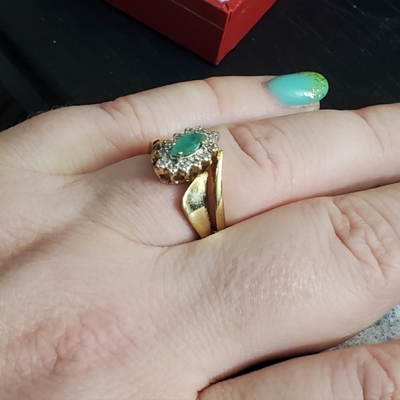 10k emerald & diamond ring size 7. Could be resized by a jeweler. Stamped 10k. G - Picture 7 of 9